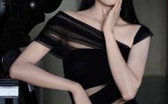 进入英语课代表腿中间作文